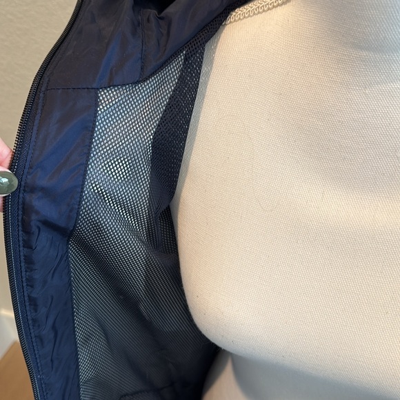 Brand new never worn Columbia navy light weight raincoat. Size large. - Picture 6 of 9